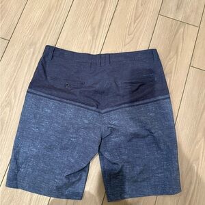 Travis Mathew Blue Striped Men's Shorts Size 34 Like New